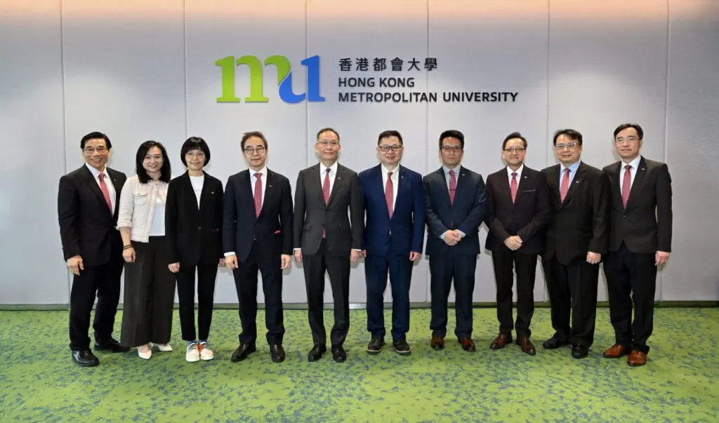 都会大学灵活办学  迅速回应社会需求