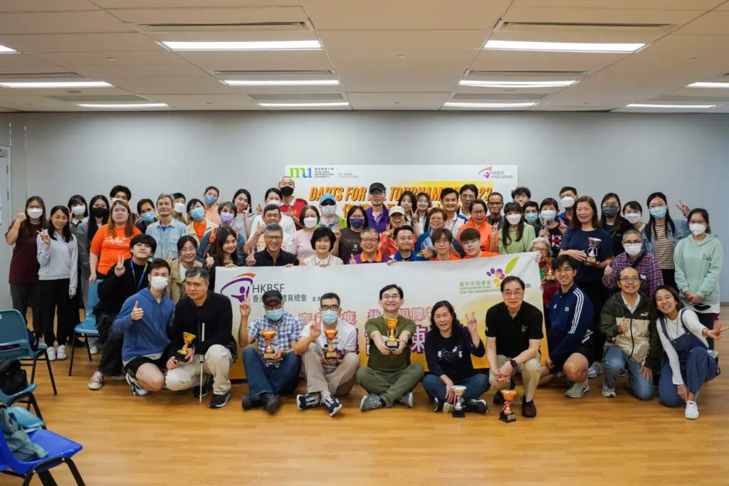 学生义工伙视障运动员挑战飞镖大赛　推广伤健共融