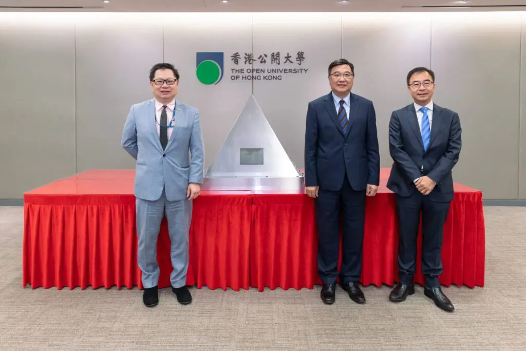 公开大学开启正校园时光锦囊