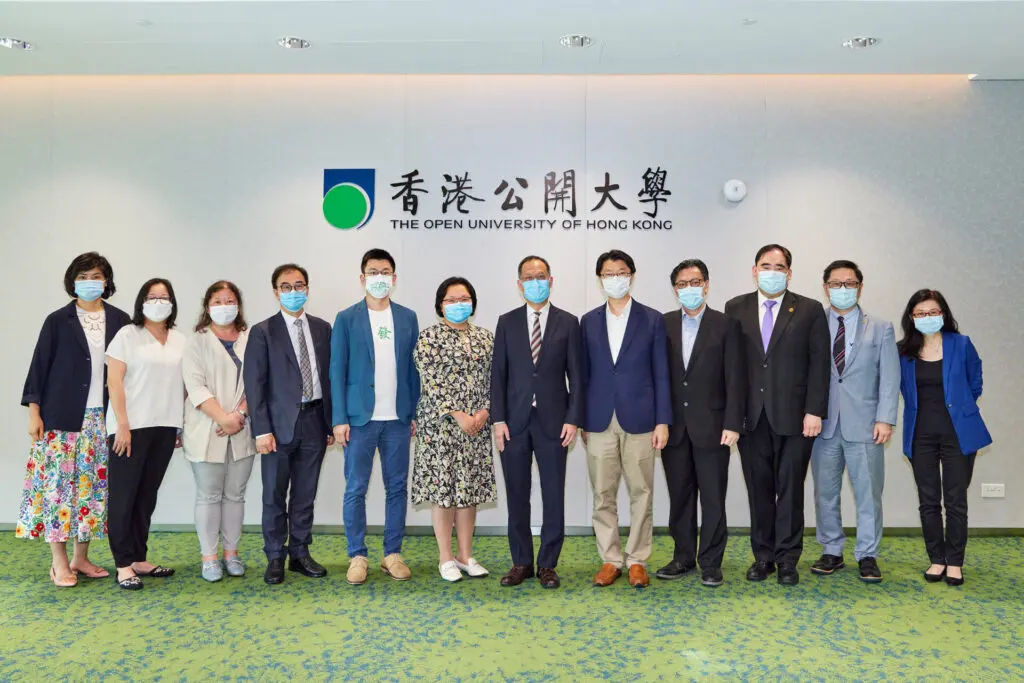 九龙城民政事务处及香港九龙城工商业联会到访公开大学
