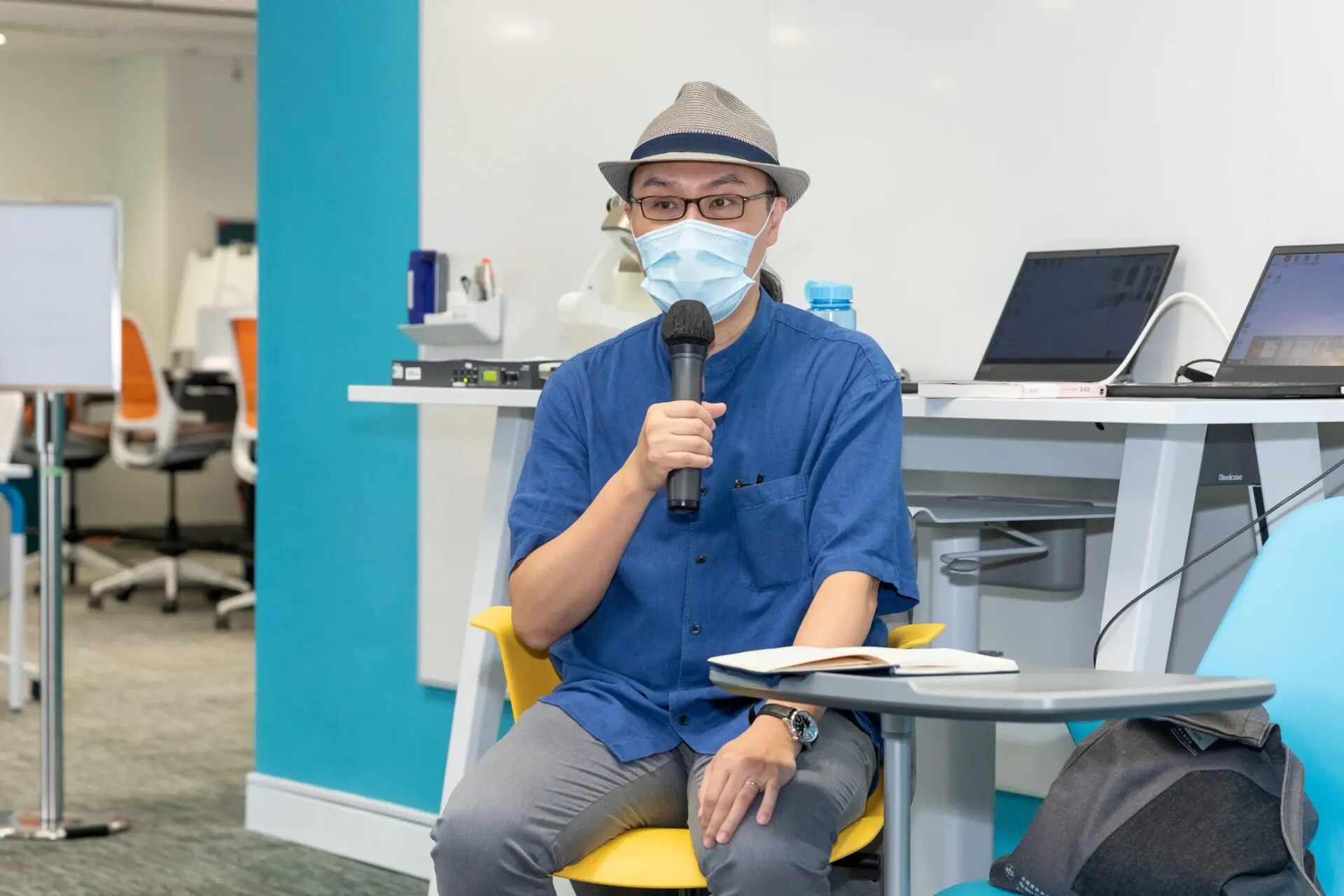 著名作家董啟章擔任公大駐校作家