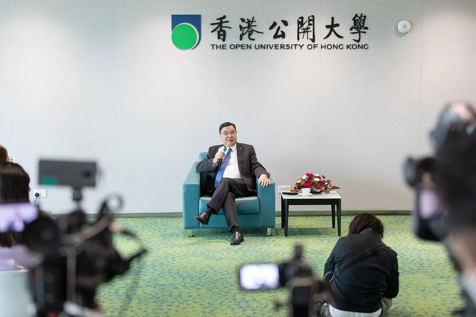 Retiring President Prof. Yuk-Shan Wong shares his memorable moments with the media