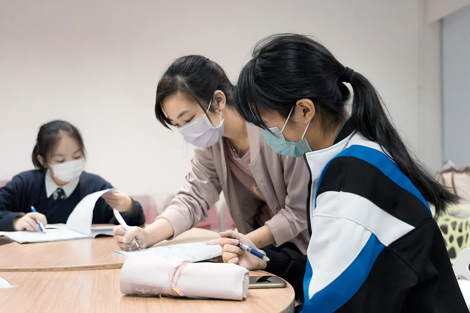 HKMU launches new scheme to provide free tutorial service for grassroots students