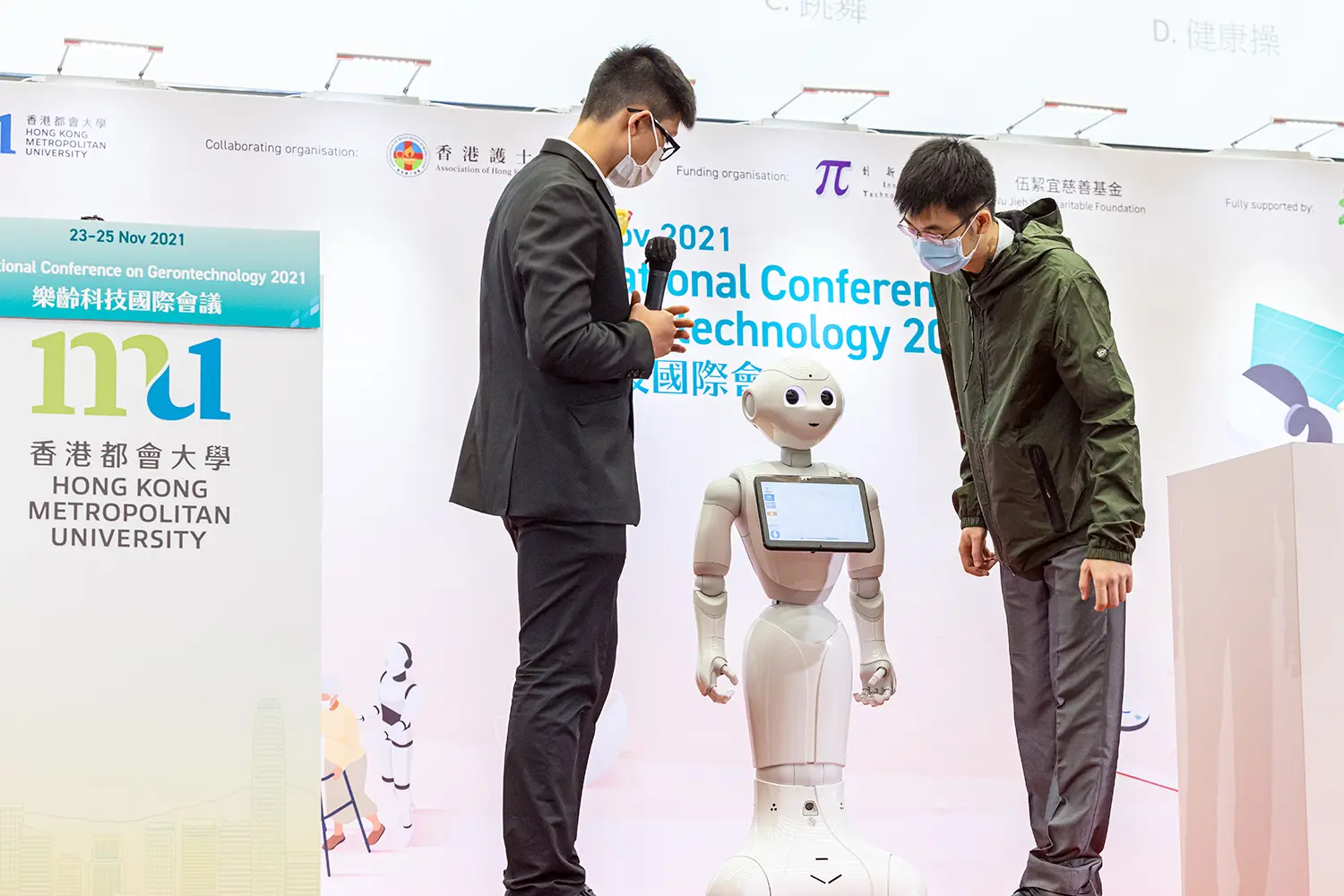 医护科技专家交流乐龄科技在疫情下应用的知识