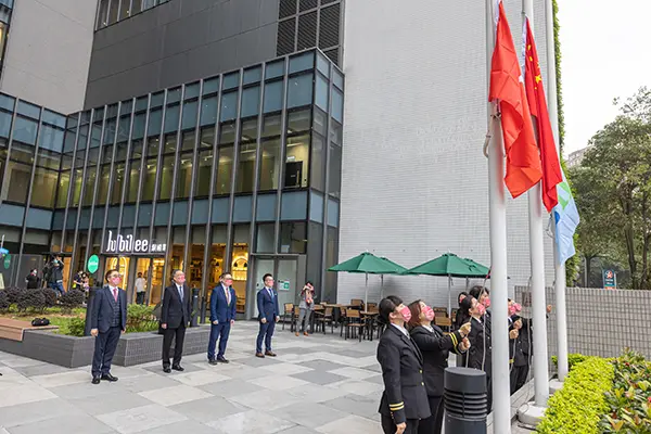 香港都会大学举行国旗升旗礼