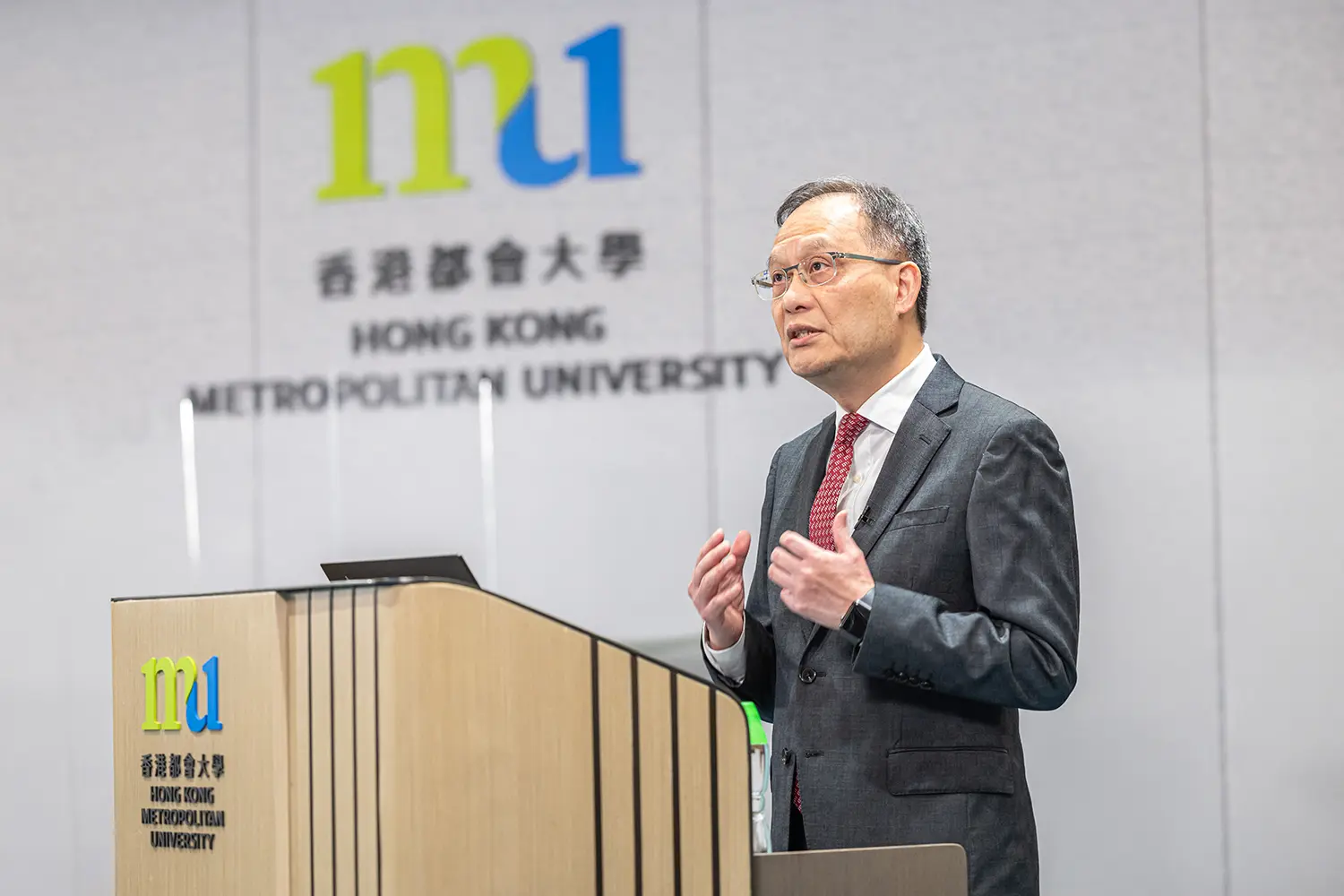 林校长与教职员举行会堂讨论　交流大学发展方向