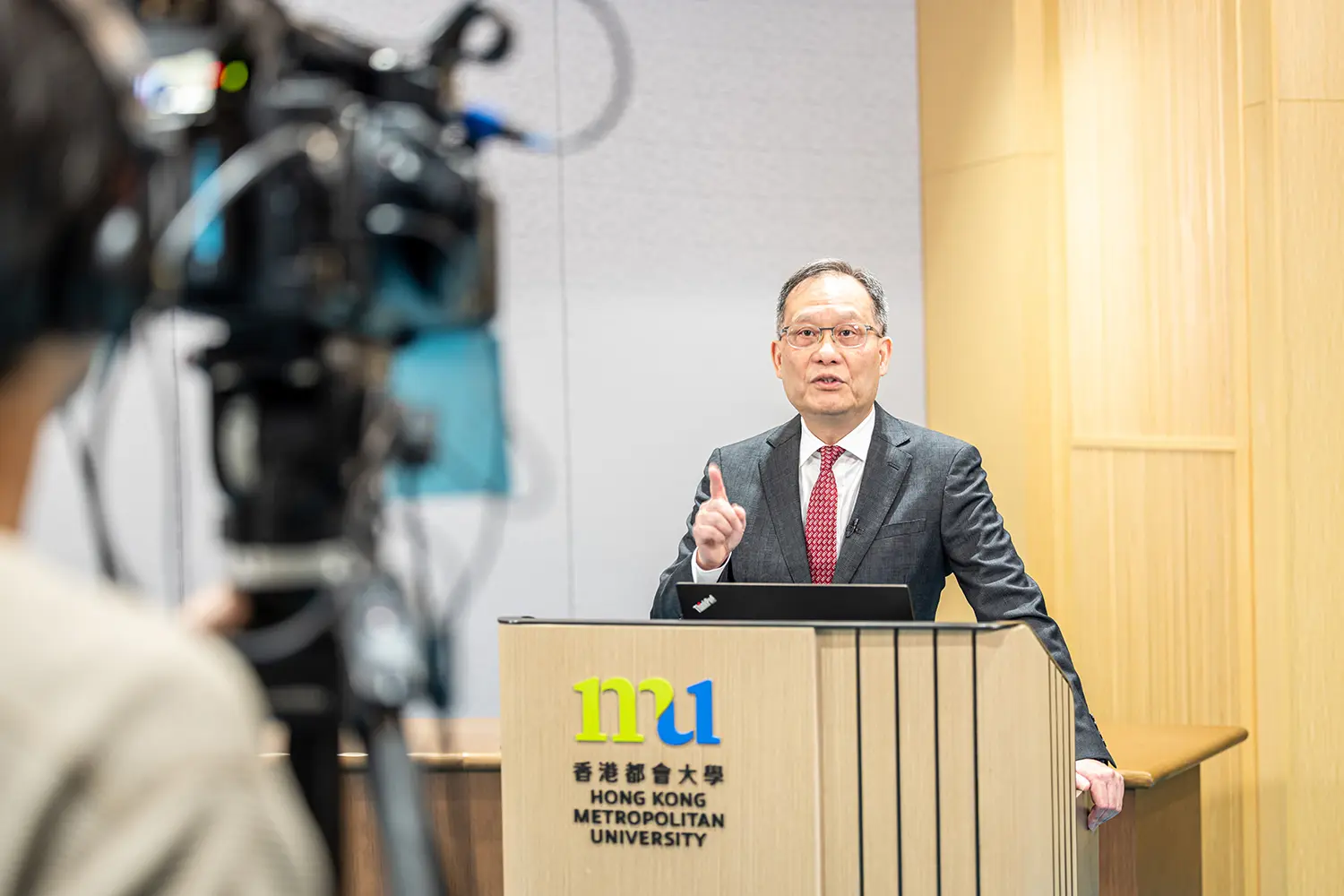 President Prof. Paul Lam discusses University developments with staff in Town Hall Meeting