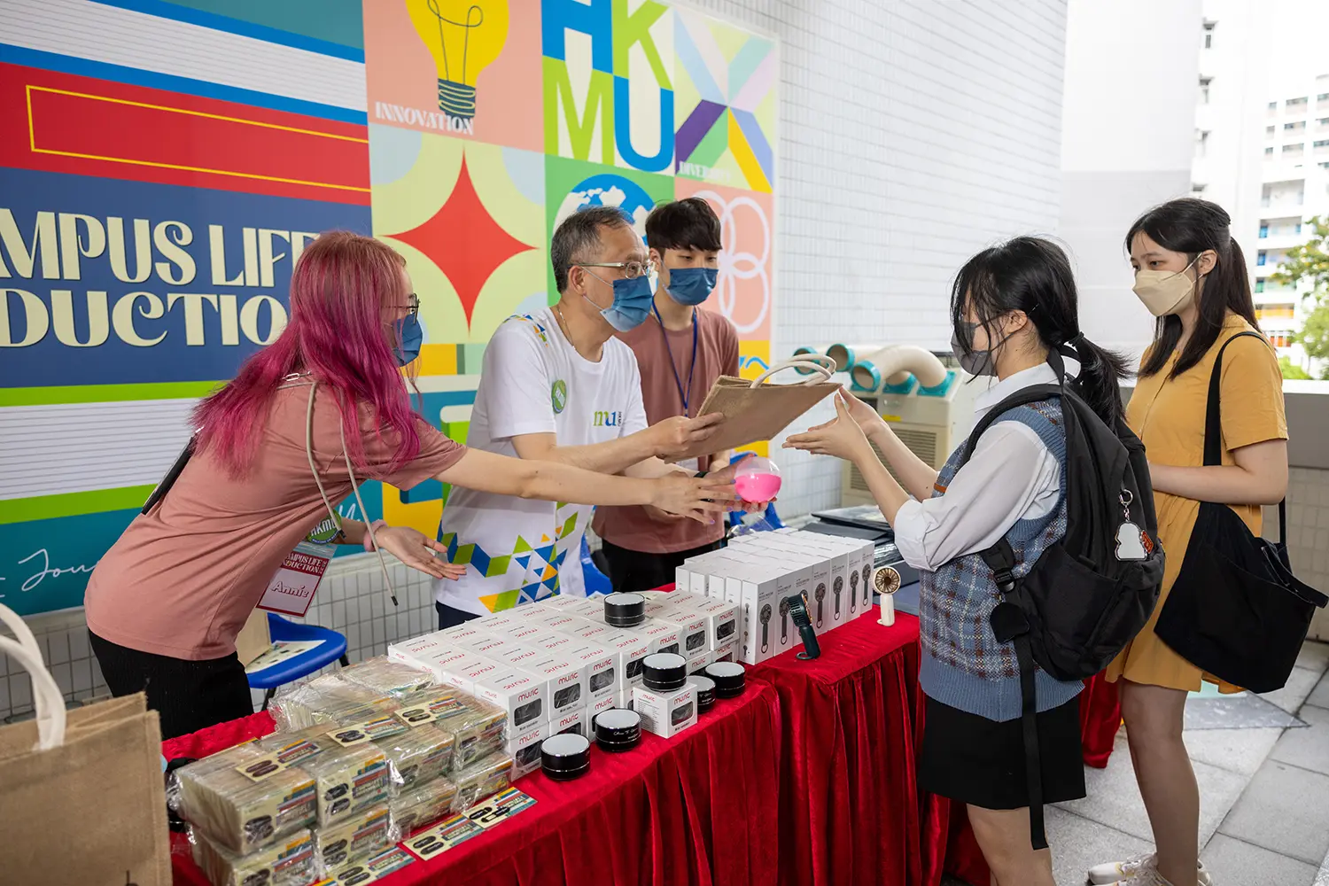 HKMU President welcomes freshmen on campus