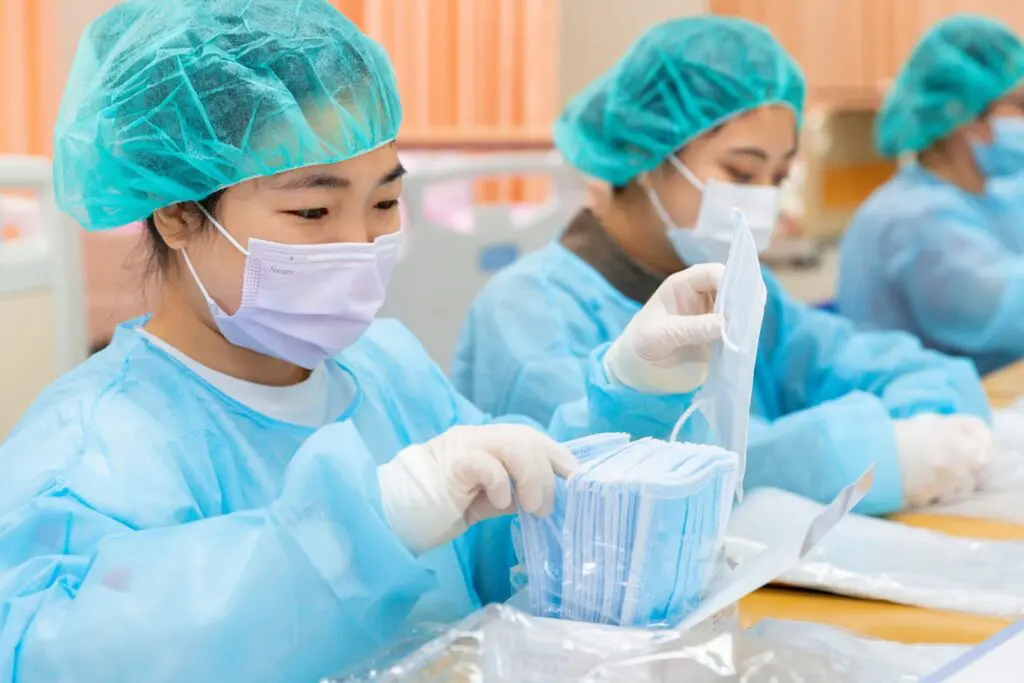 OUHK donates 4,000 protection packs to serve the community