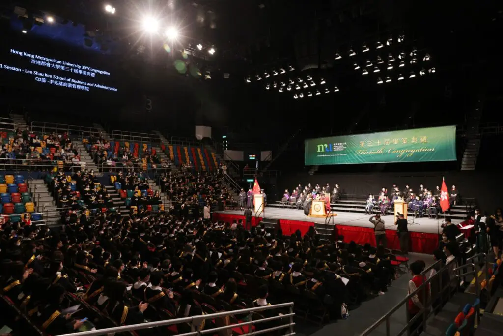 香港都会大学举行第30届毕业典礼　颁授学位予7,000毕业生