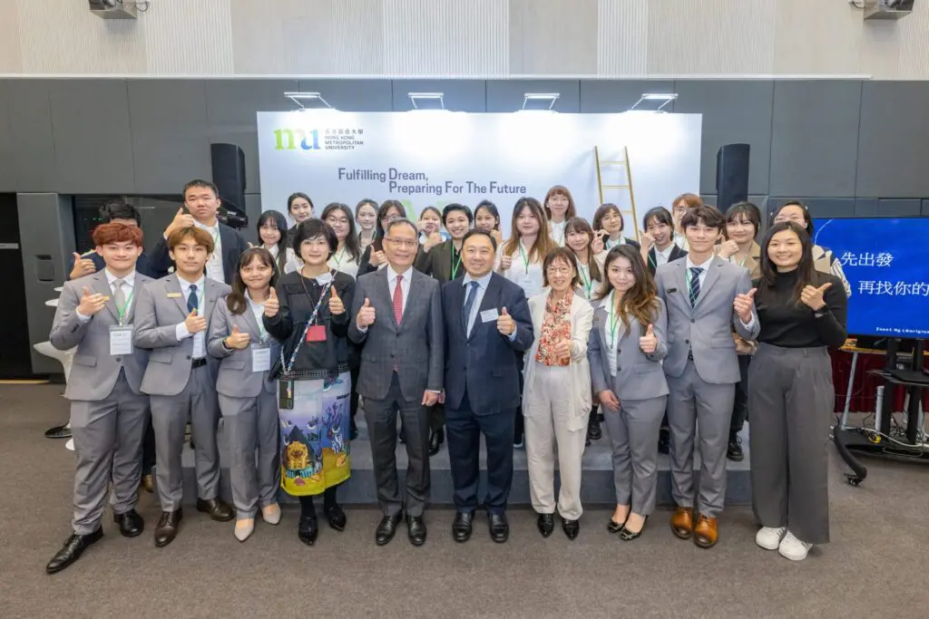 HKMU hosts its first post-epidemic large-scale physical job fair with over 100 companies offering more than 2,000 jobs