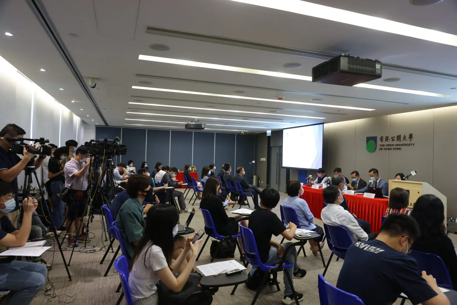OUHK and HKLSS jointly examine the views of families of subdivided units on transitional housing to provide suggestions for improvement