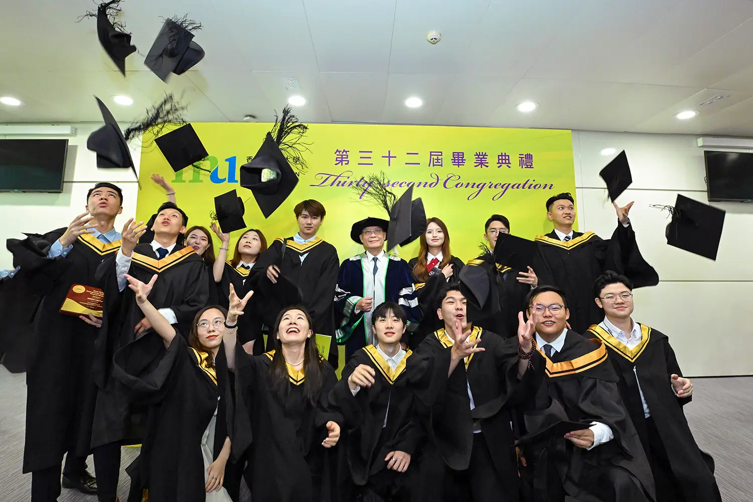 都大举行第三十二届夏季毕业典礼　校长寄语拥抱人工智能革命创无限可能