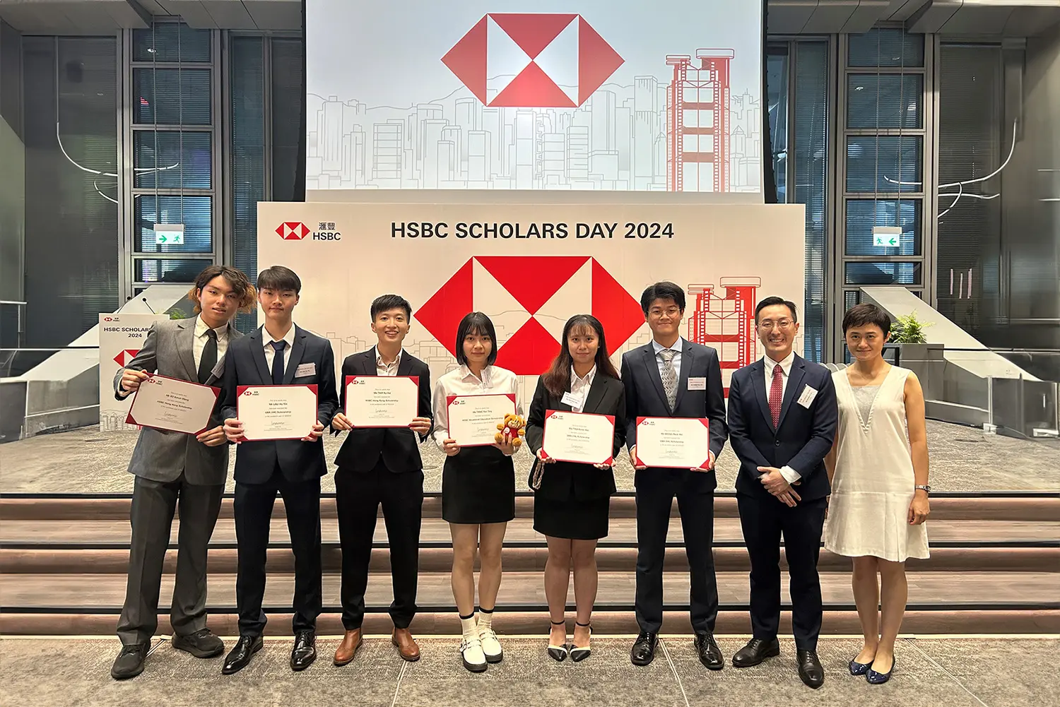 都大学生荣获汇丰奖学金
