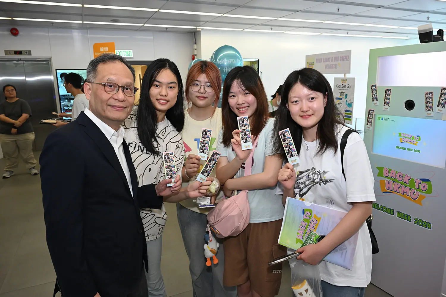 President welcomes students back to campus for the new academic year with fresh fruit cups