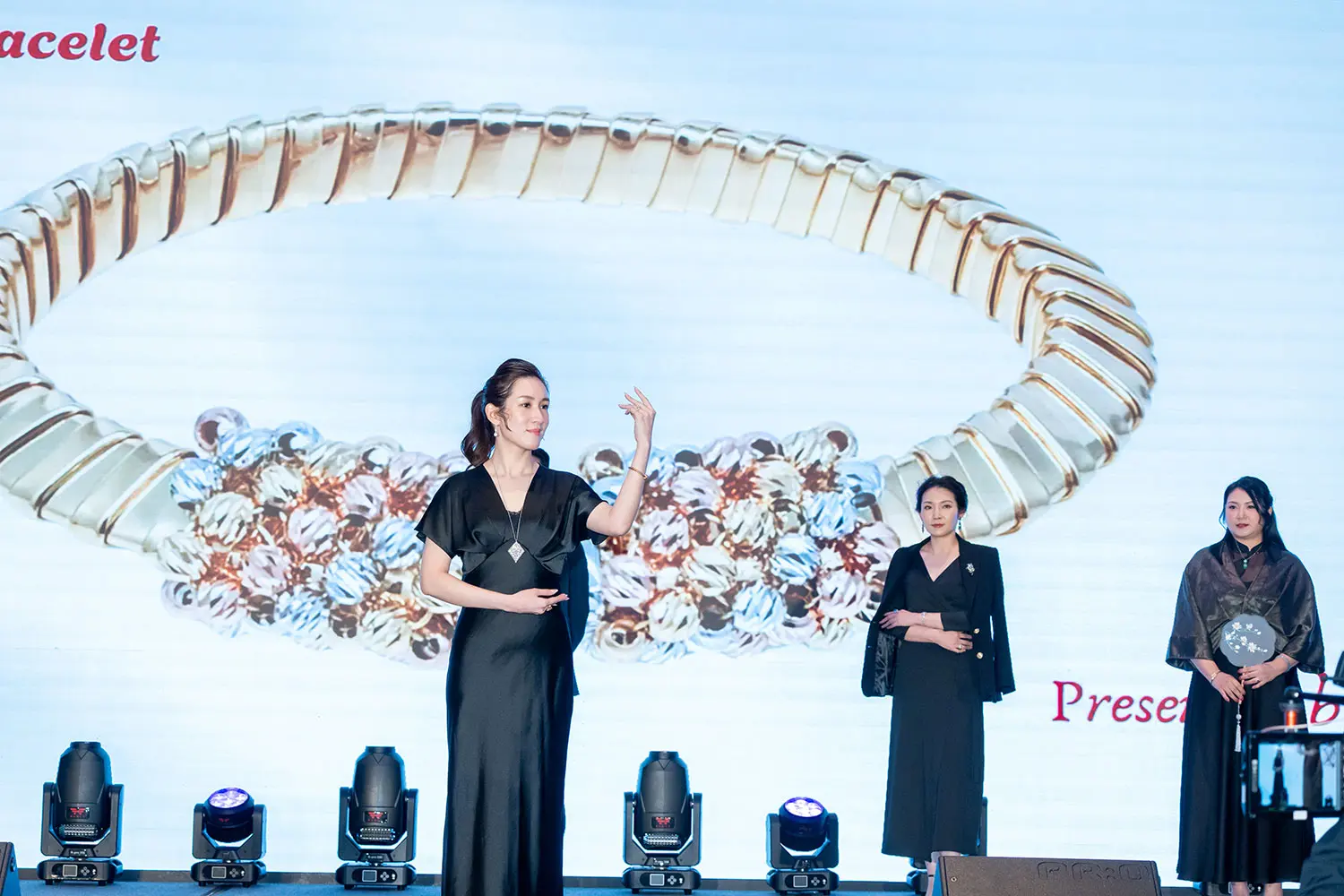 HKMU Foundation Dinner unites forces across sectors to help students “go beyond limits”