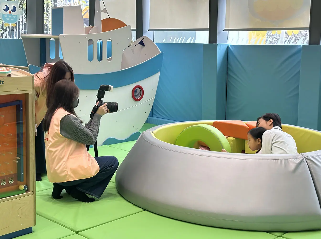 HKMU students capture heartwarming photos for child patients,  embracing life education