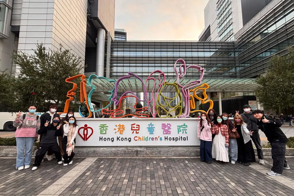 HKMU students capture heartwarming photos for child patients,  embracing life education