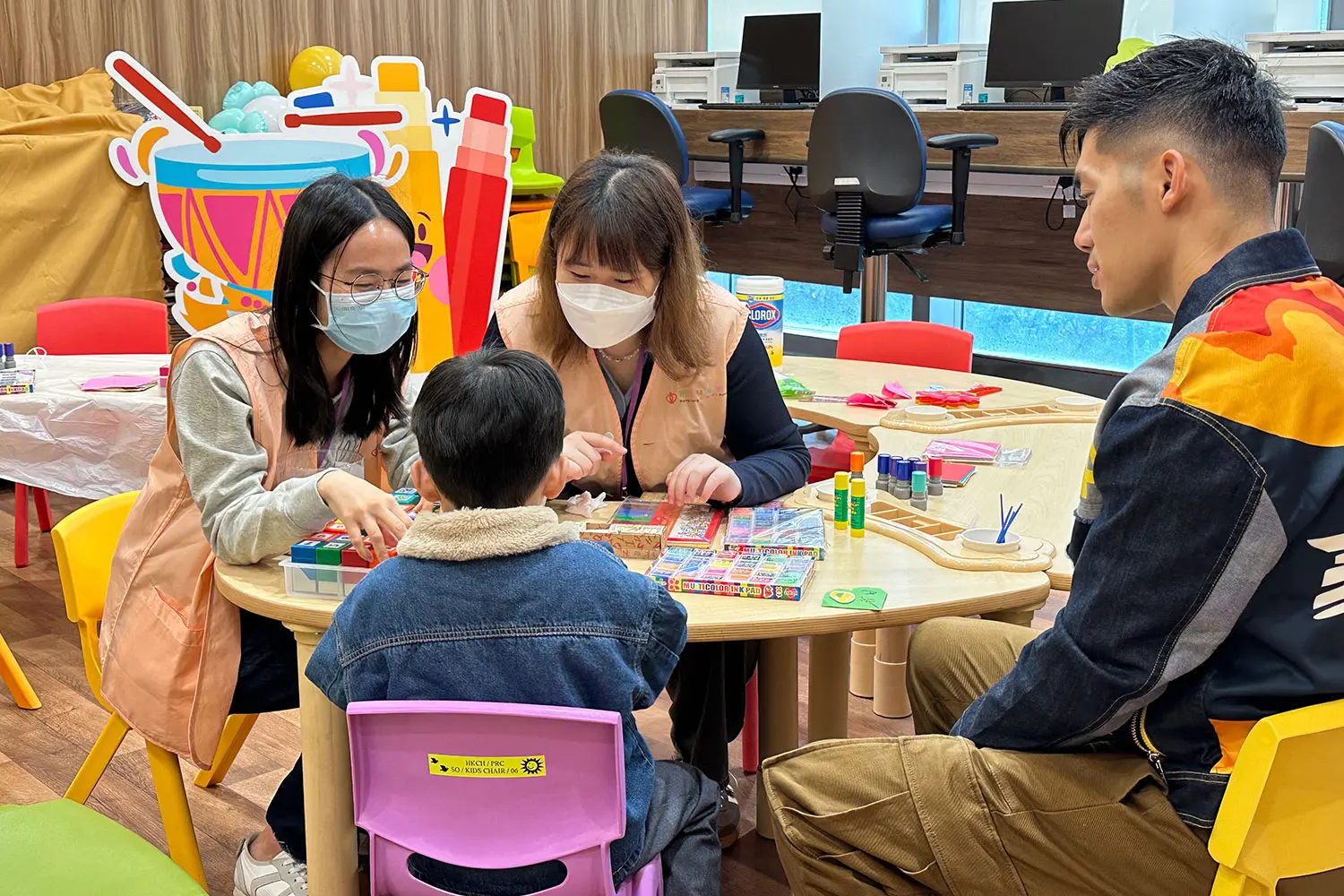 HKMU students capture heartwarming photos for child patients,  embracing life education