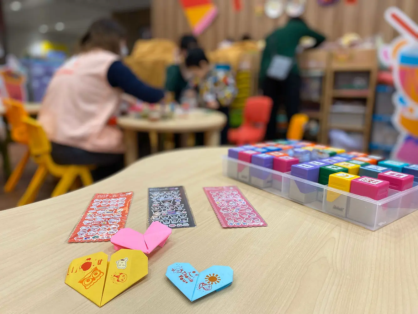 HKMU students capture heartwarming photos for child patients,  embracing life education