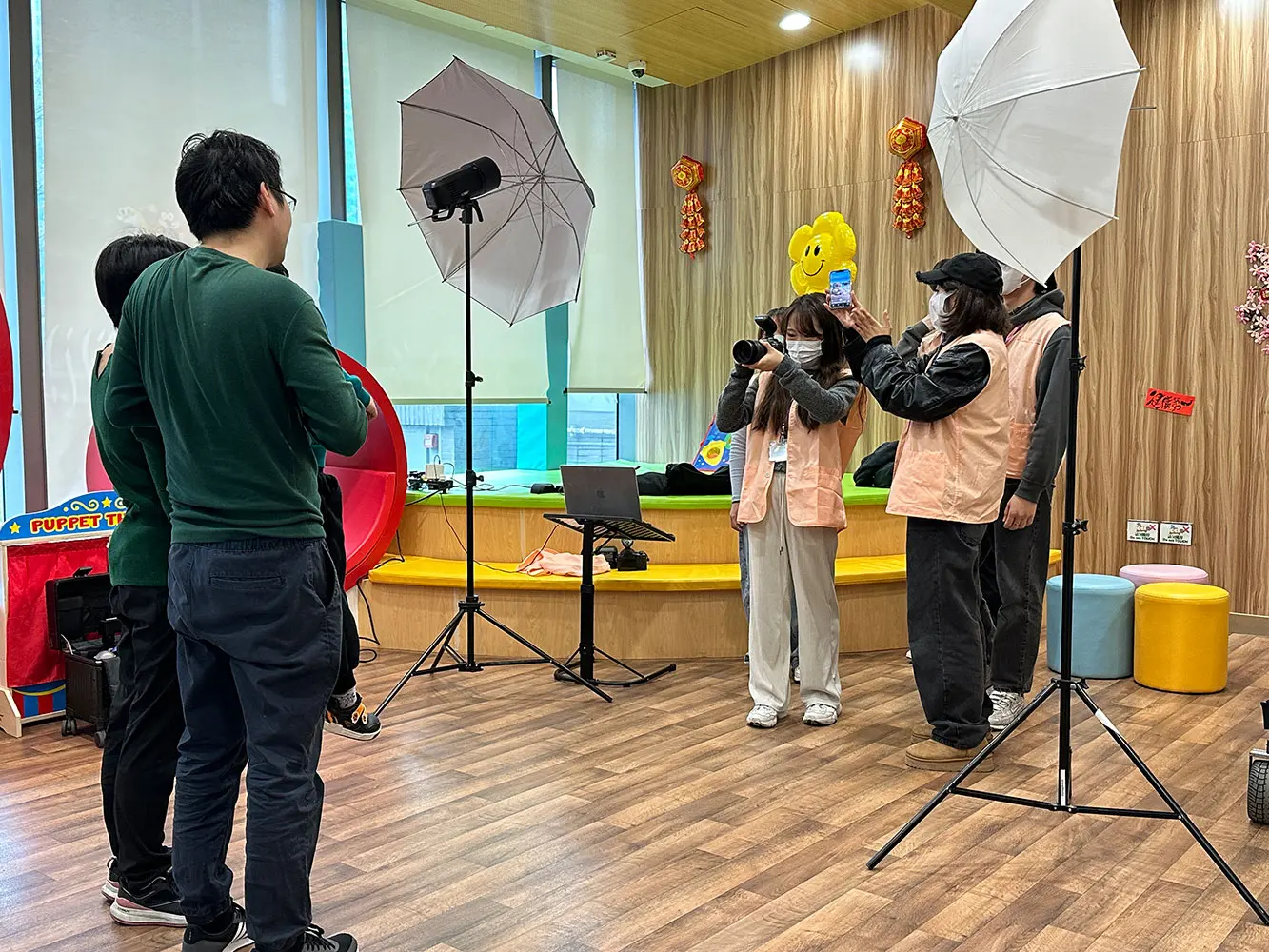 HKMU students capture heartwarming photos for child patients,  embracing life education