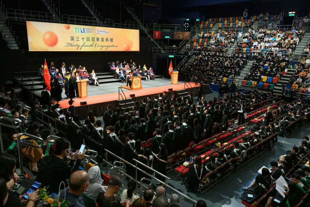 都大第三十四届夏季毕业典礼  校长鼓励毕业生以专业知识回馈社会